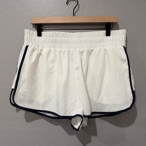 Varley Arlington Mid Rise 2" Running Short NWT - Picture 5 of 7